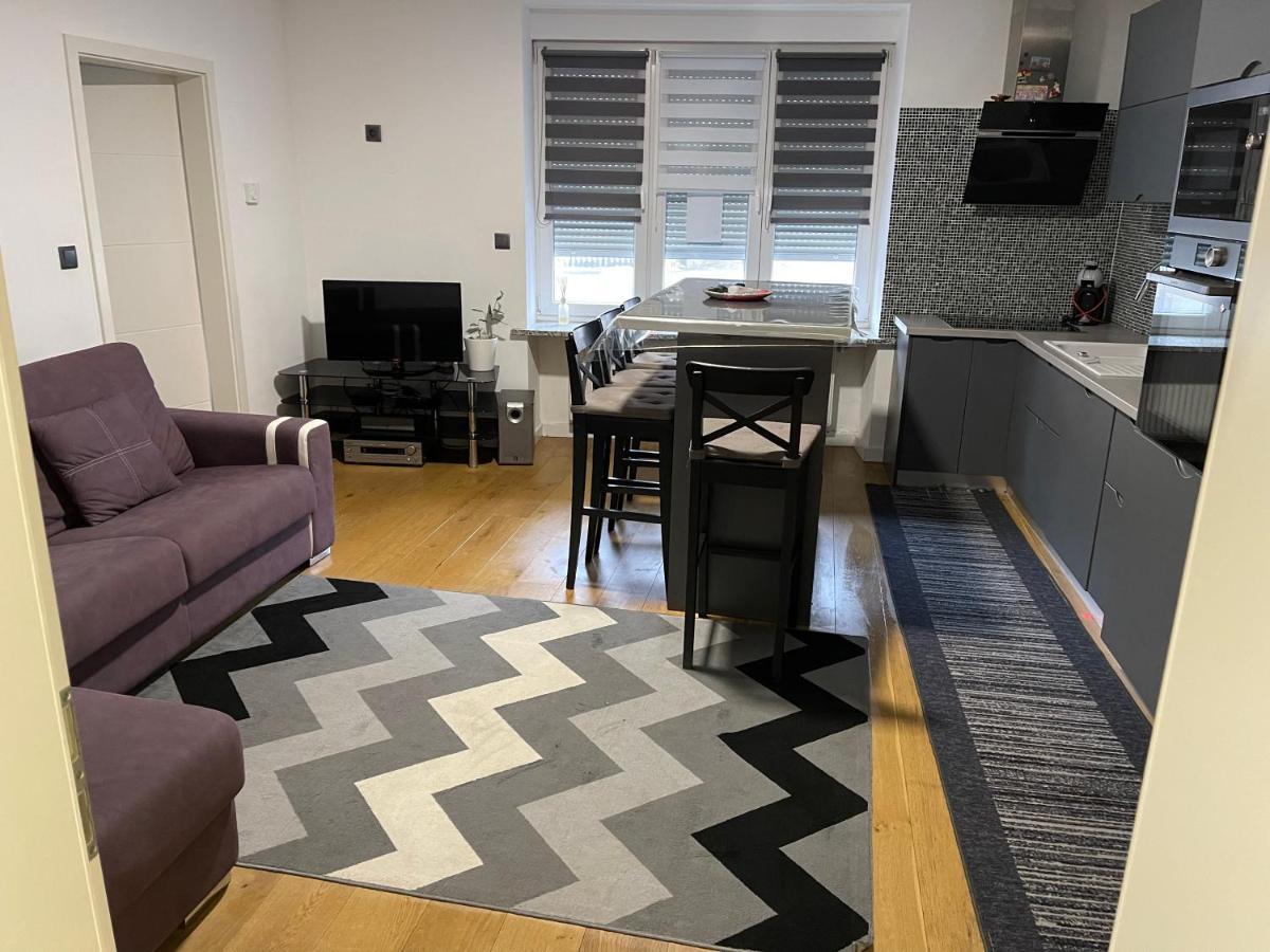 Superbe Appartement Au Rdc Avec Parking Gratuit Villerupt Esterno foto